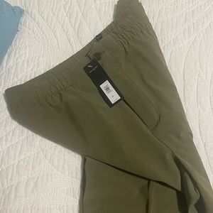 Banana republic pants olive green size medium never worn great for travel.